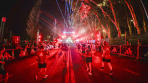 adidas cerró su calendario con propuesta de 10K nocturnos