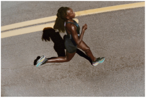 Sharon Lokedi hace historia al defender su corona en Boston