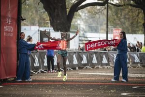 42K DE BUENOS AIRES: Nacho Erario Y Chiara Mmainetti en el podio nacional